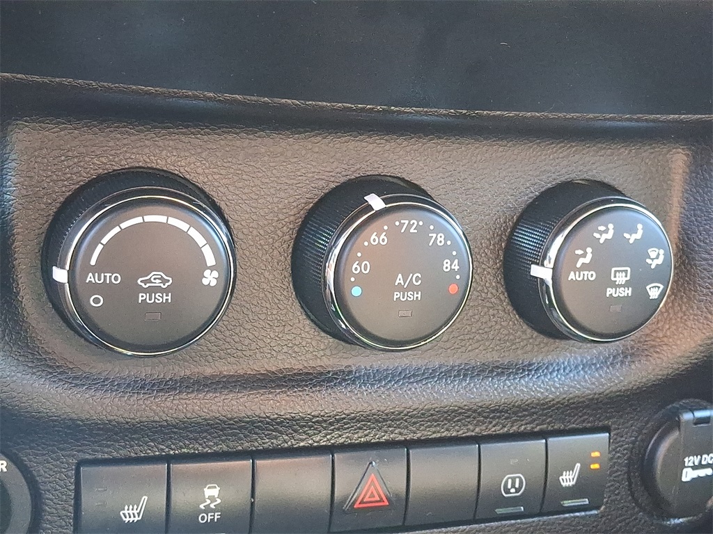 2016 Jeep Wrangler Unlimited Rubicon photo 15