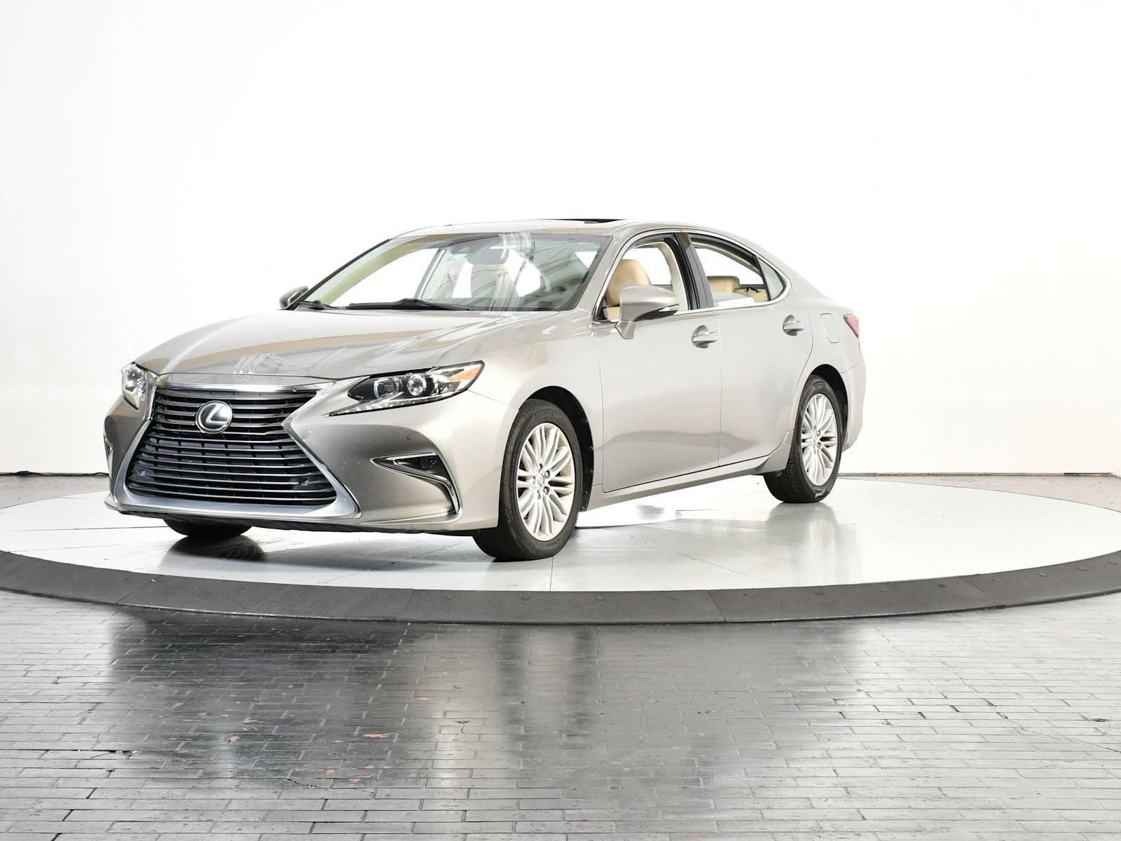 2016 Lexus ES 350's photo