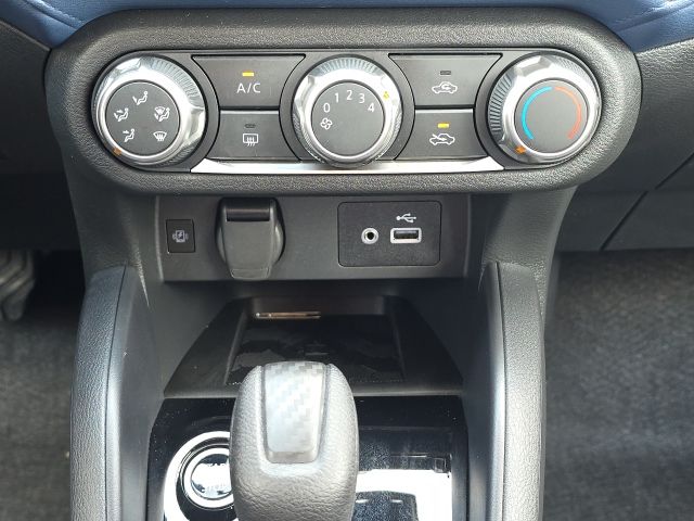 2025 Nissan Versa 1.6 SV photo 27