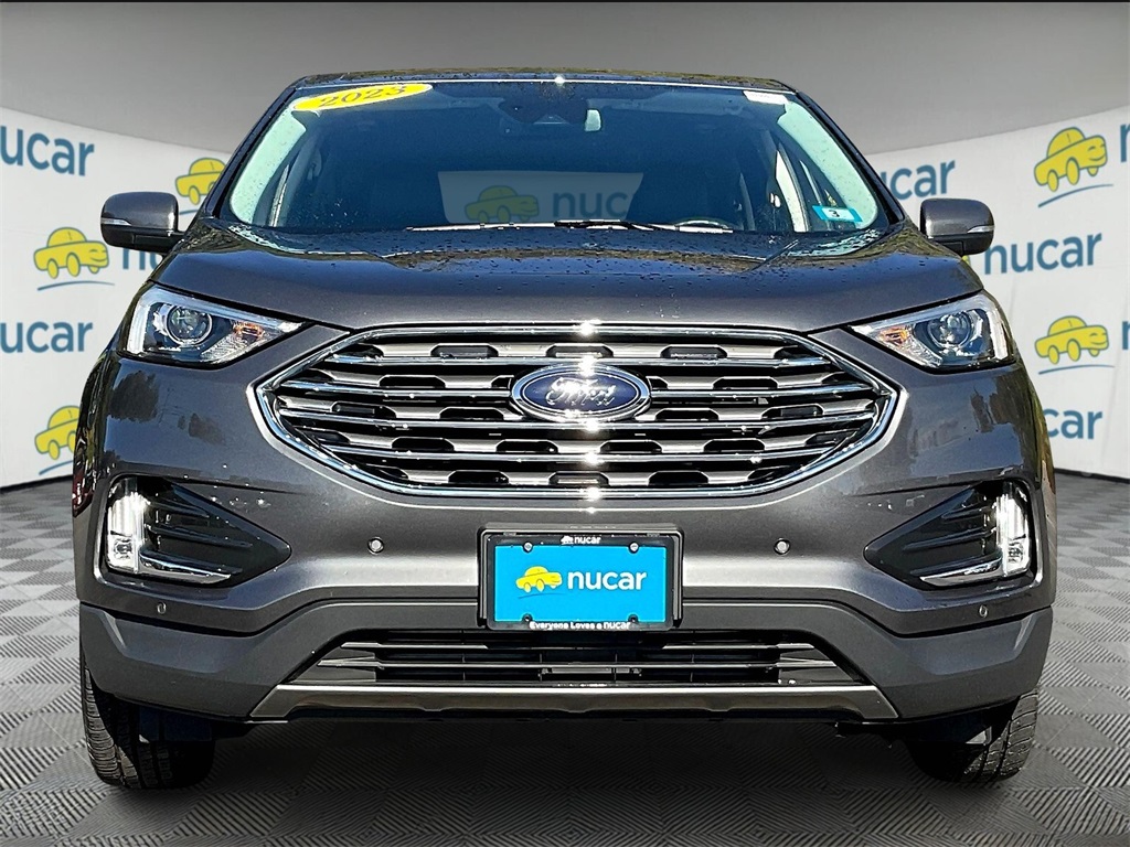 2023 Ford Edge Titanium photo 2