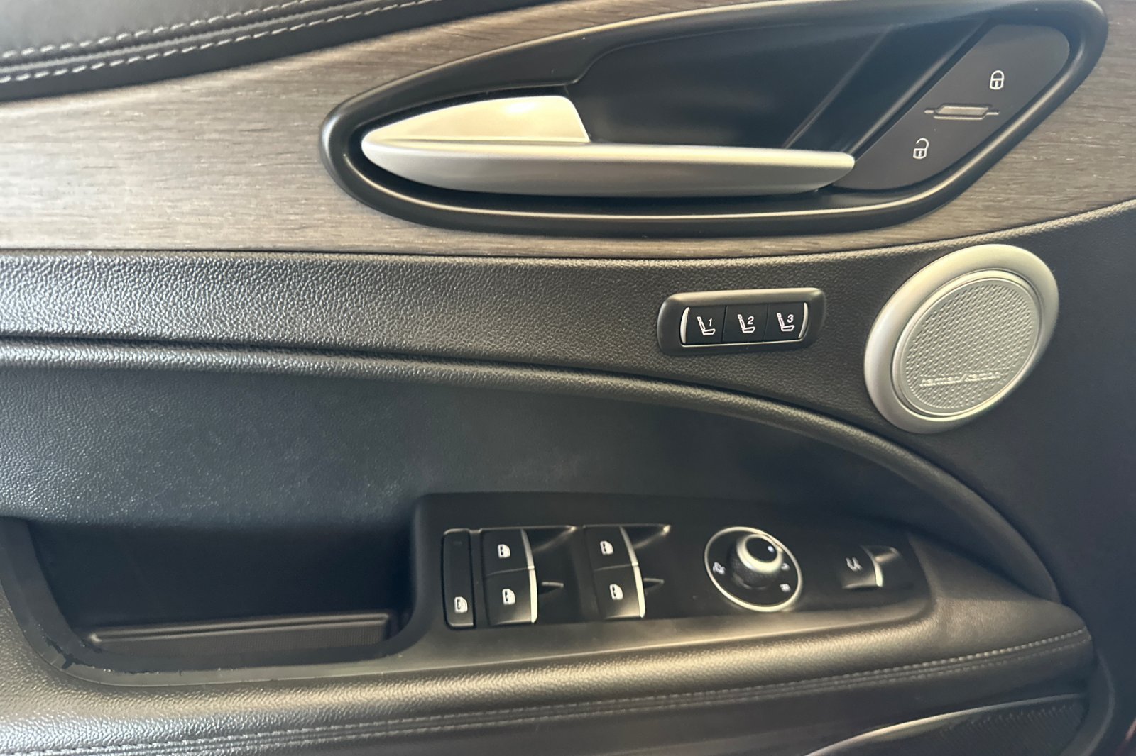 2022 Alfa Romeo Stelvio Ti photo 9