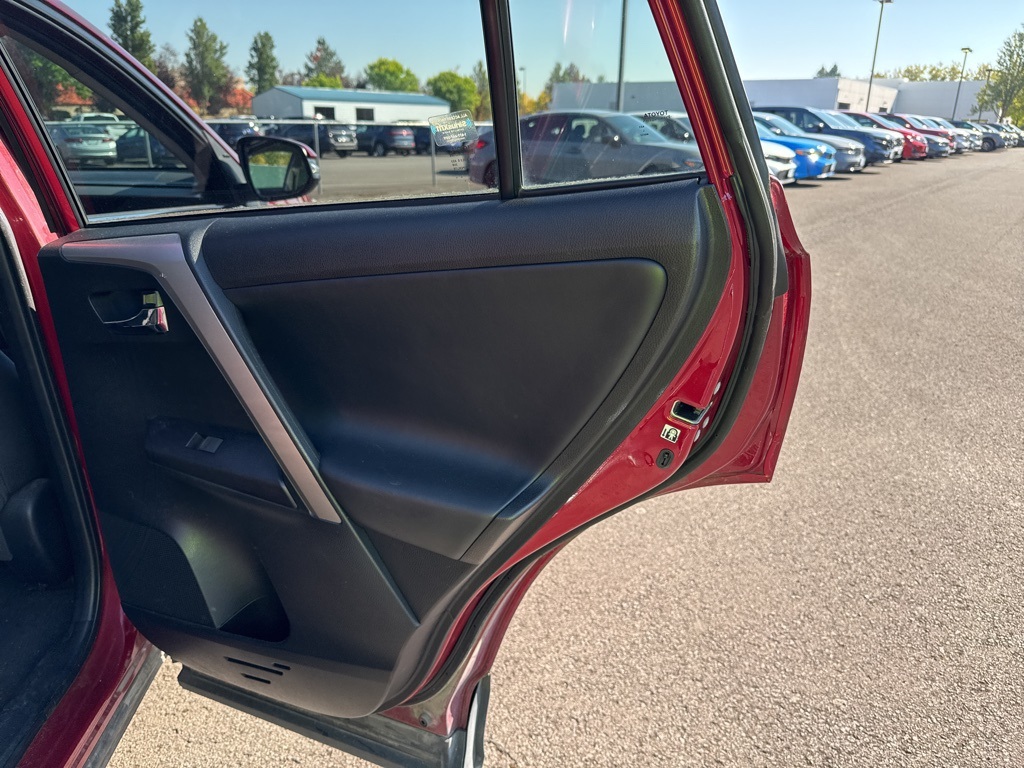 2018 Toyota RAV4 XLE photo 21