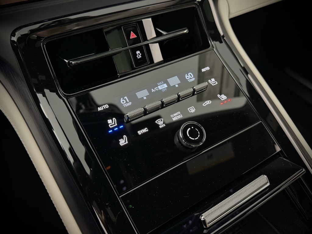 2025 Porsche Panamera 4 photo 25