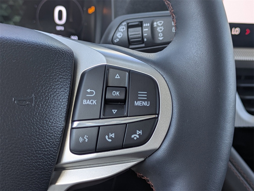 2025 Ford Explorer photo 26