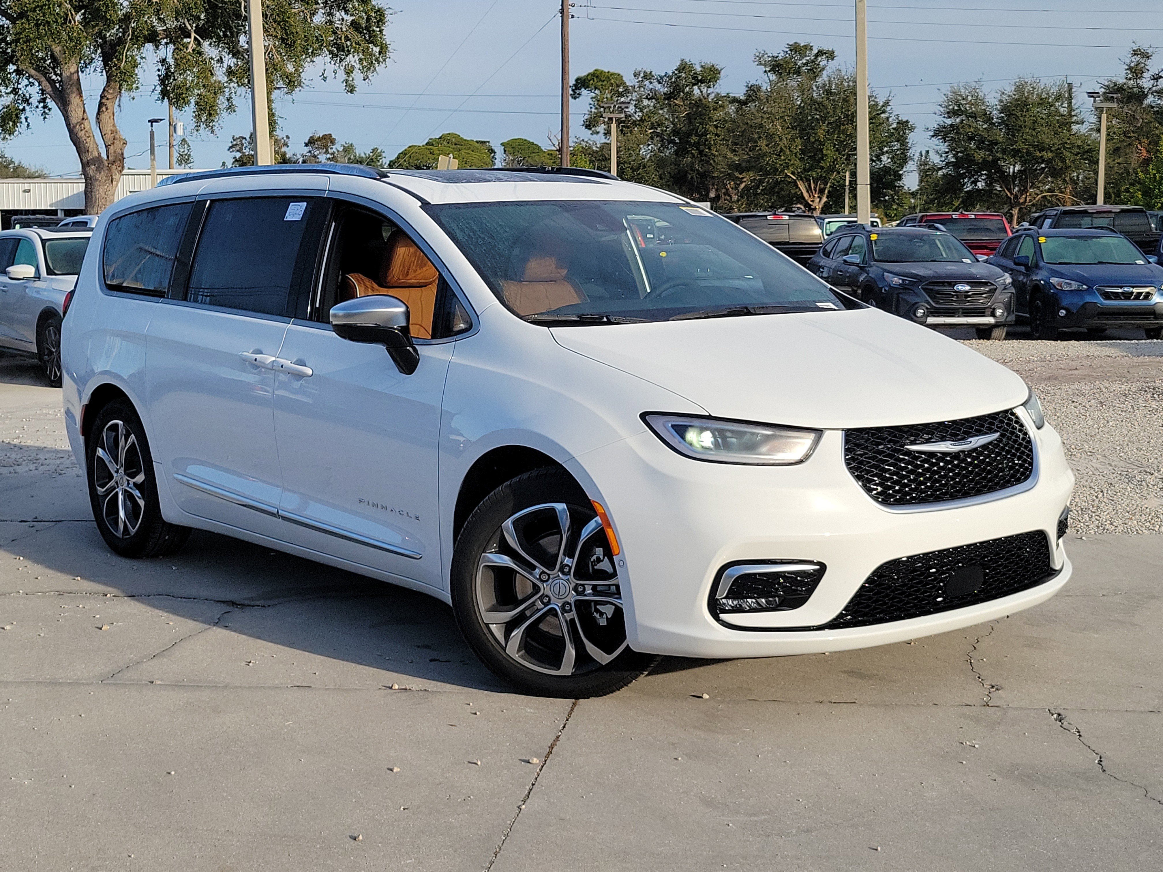 2026 Chrysler Pacifica Pinnacle's photo