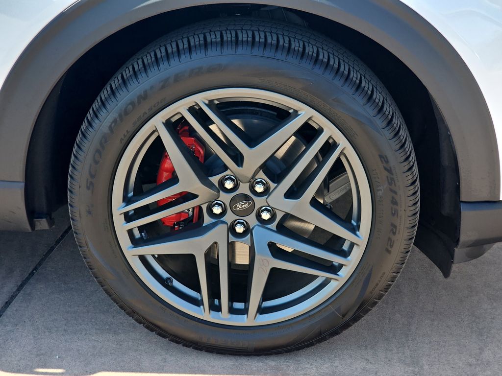2025 Ford Explorer ST photo 37