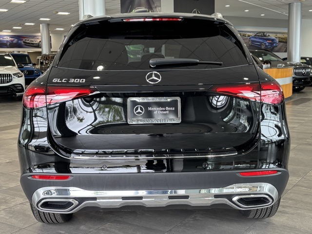 2025 Mercedes Benz GLC 300 photo 4