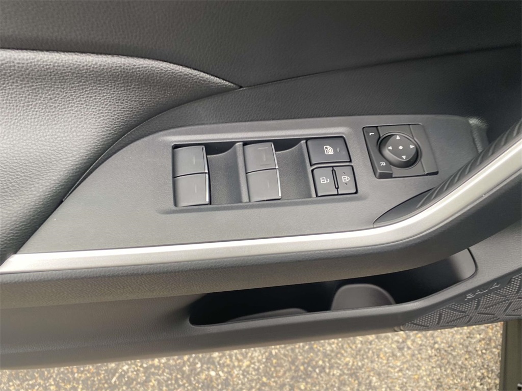 2025 Toyota RAV4 Hybrid XLE photo 12