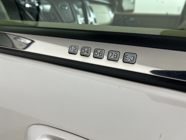 2016 Ford Expedition Limited photo 9