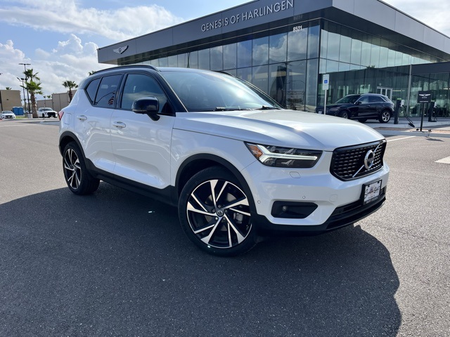 2021 Volvo XC40 R-Design's photo
