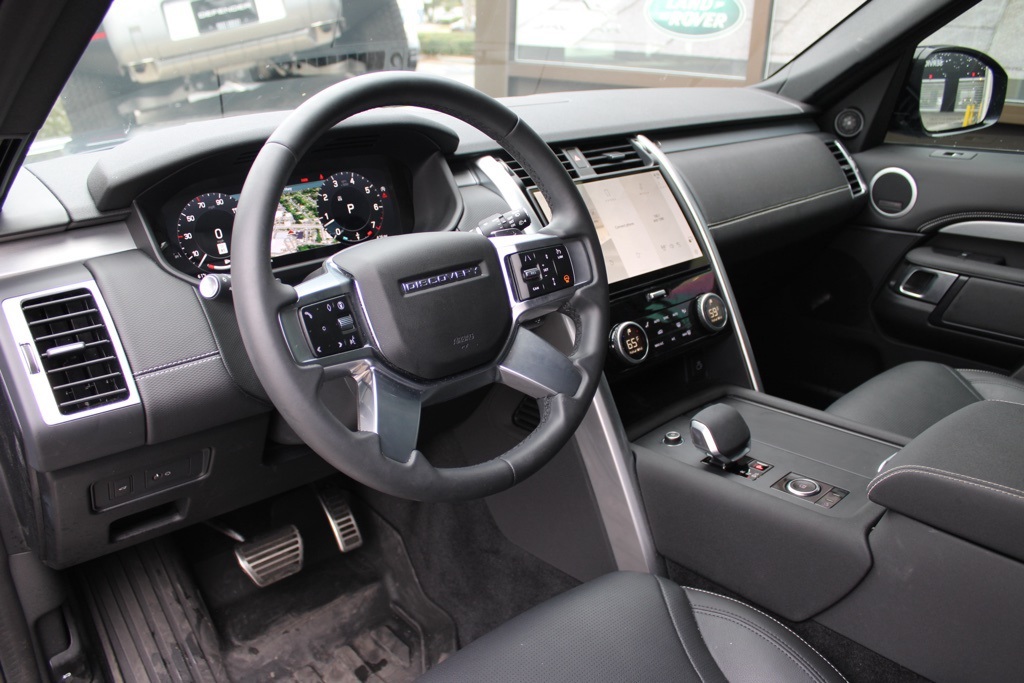 2025 Land Rover Discovery SE photo 4