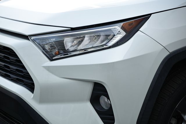 2021 Toyota RAV4 XLE Premium photo 13