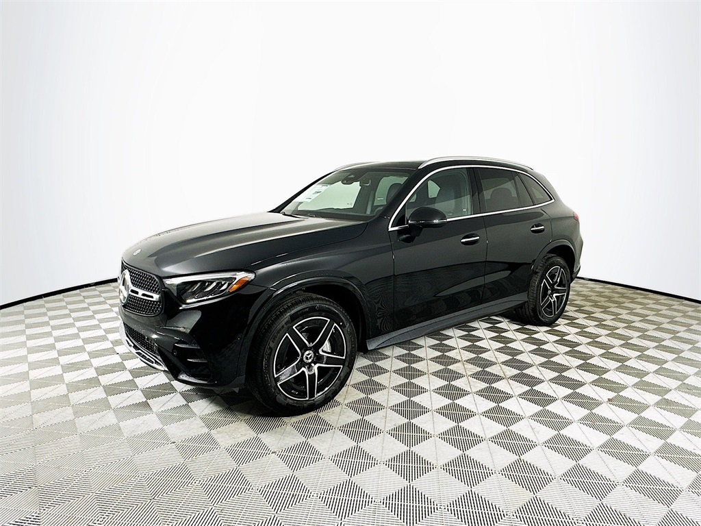 2025 Mercedes Benz GLC 300 4MATIC photo 3