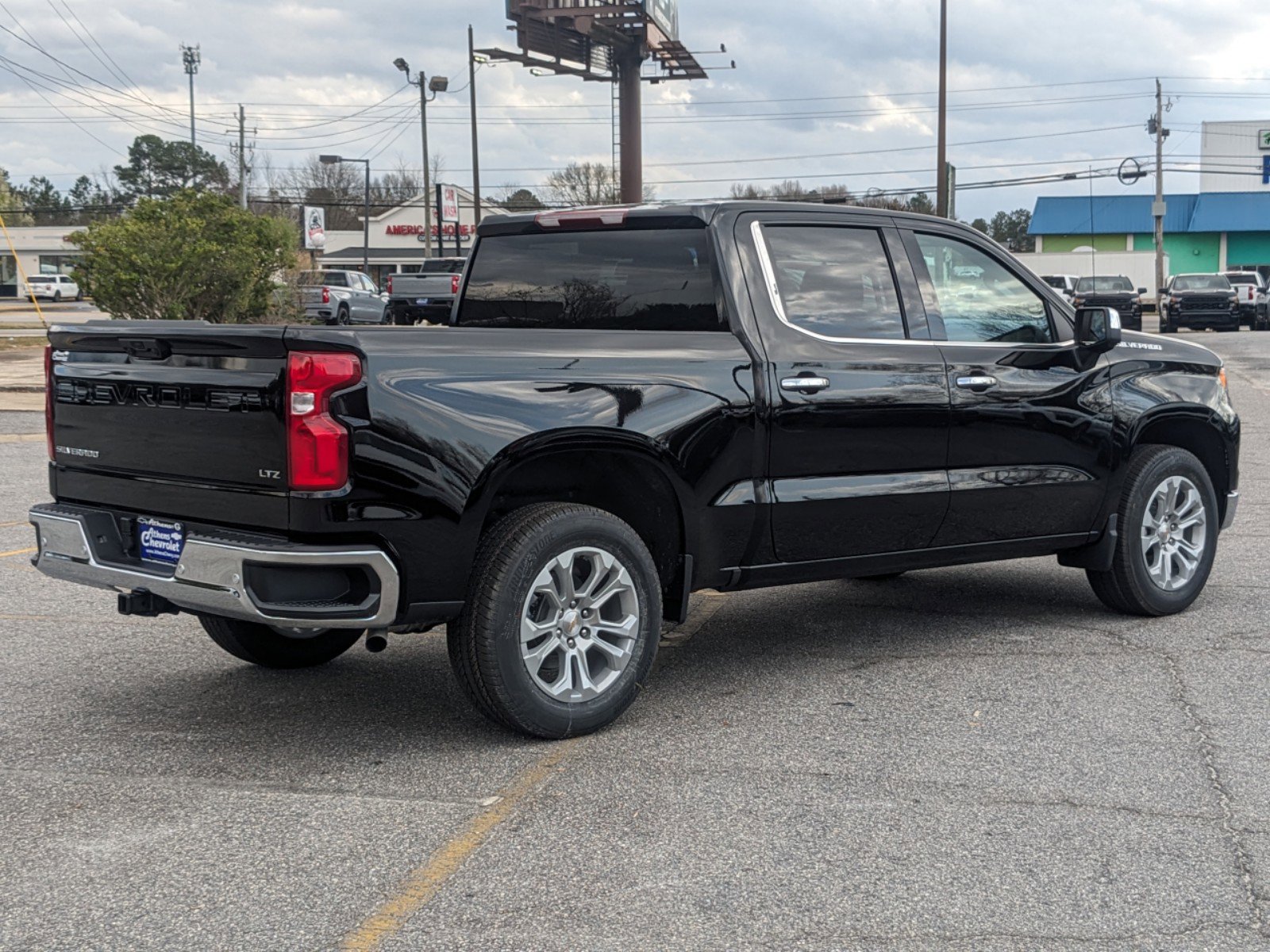 2025 Chevrolet Silverado 1500 LTZ photo 4