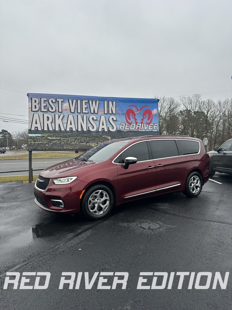 2023 Chrysler Pacifica Limited's photo