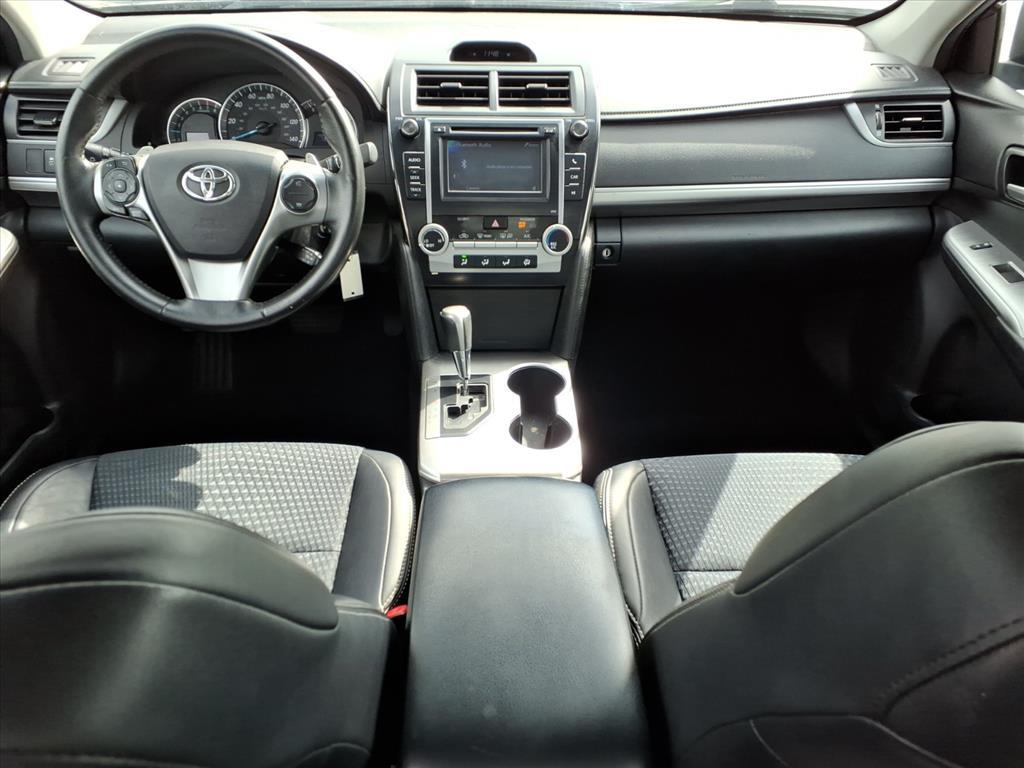 2014 Toyota Camry SE photo 12