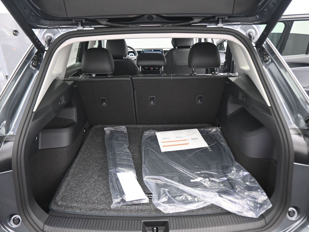 2025 Volkswagen Tiguan SE photo 41