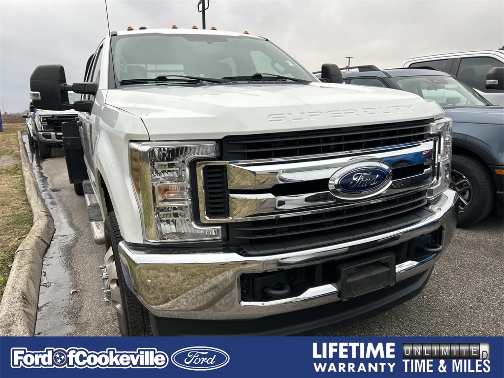 2019 Ford F-350 Super Duty Chassis Cab XLT's photo