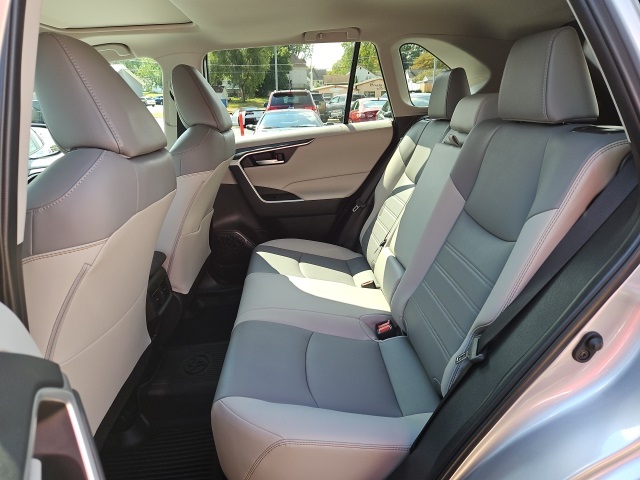 2024 Toyota RAV4 XLE Premium photo 17