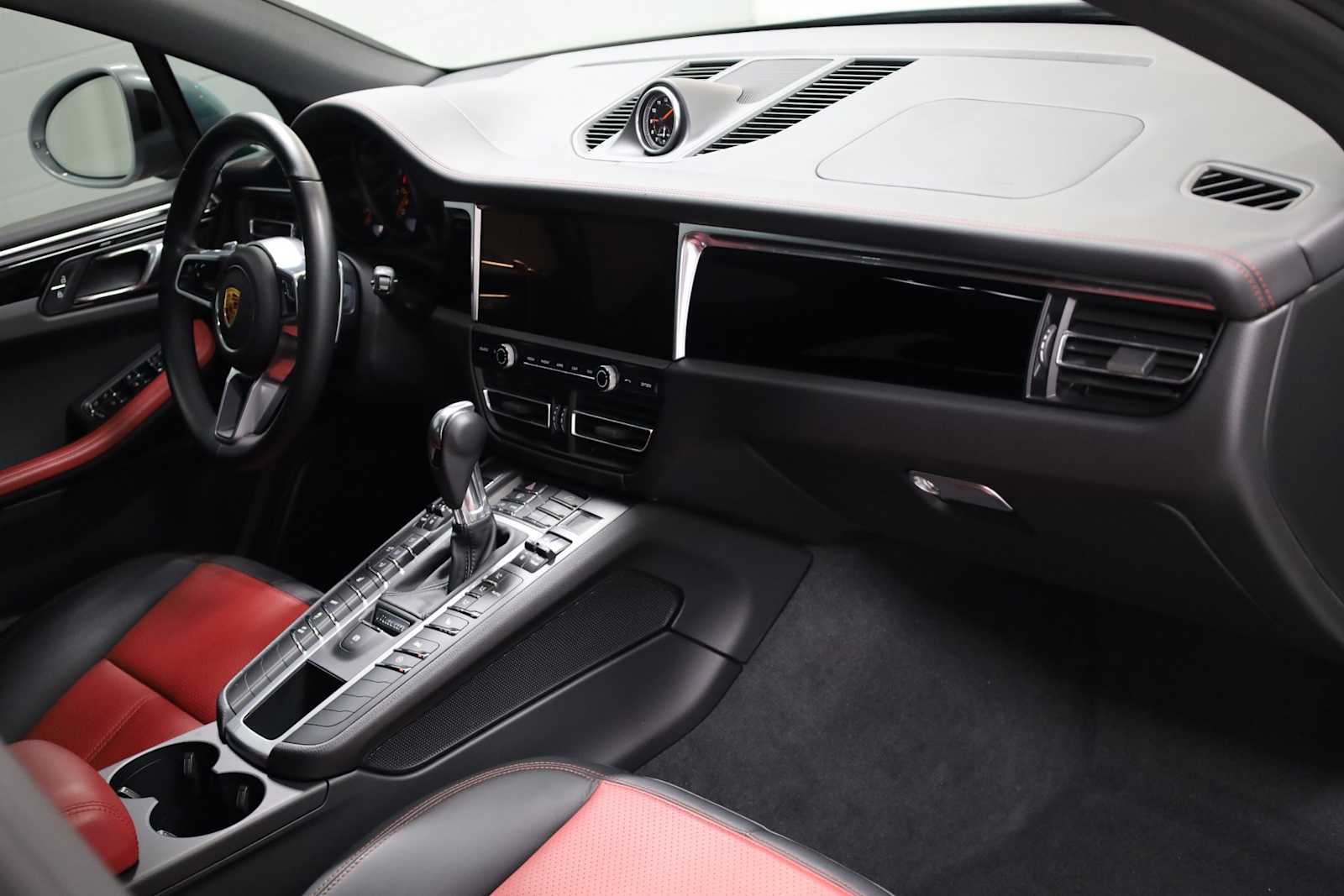 2021 Porsche Macan Base photo 6
