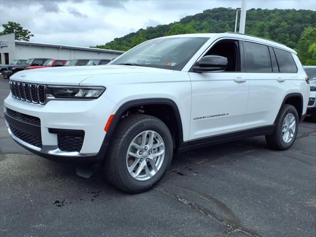 2025 Jeep Grand Cherokee Laredo photo 2