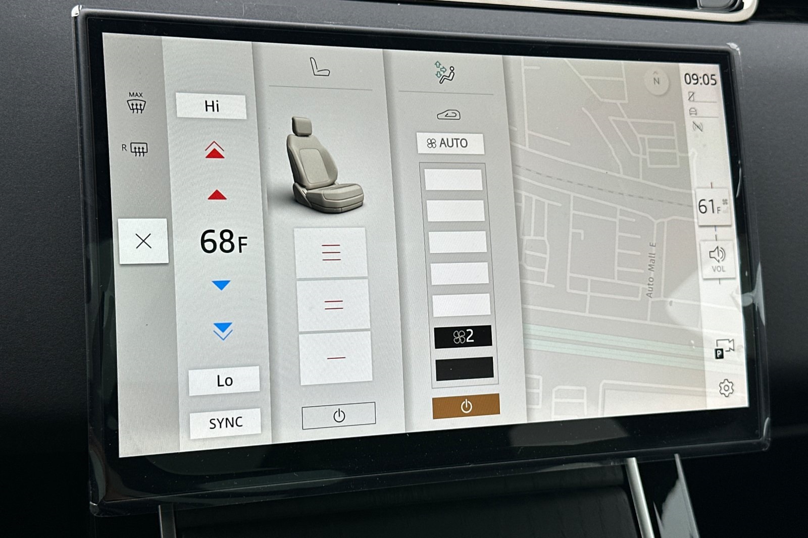 2026 Land Rover Range Rover Evoque Dynamic SE photo 23