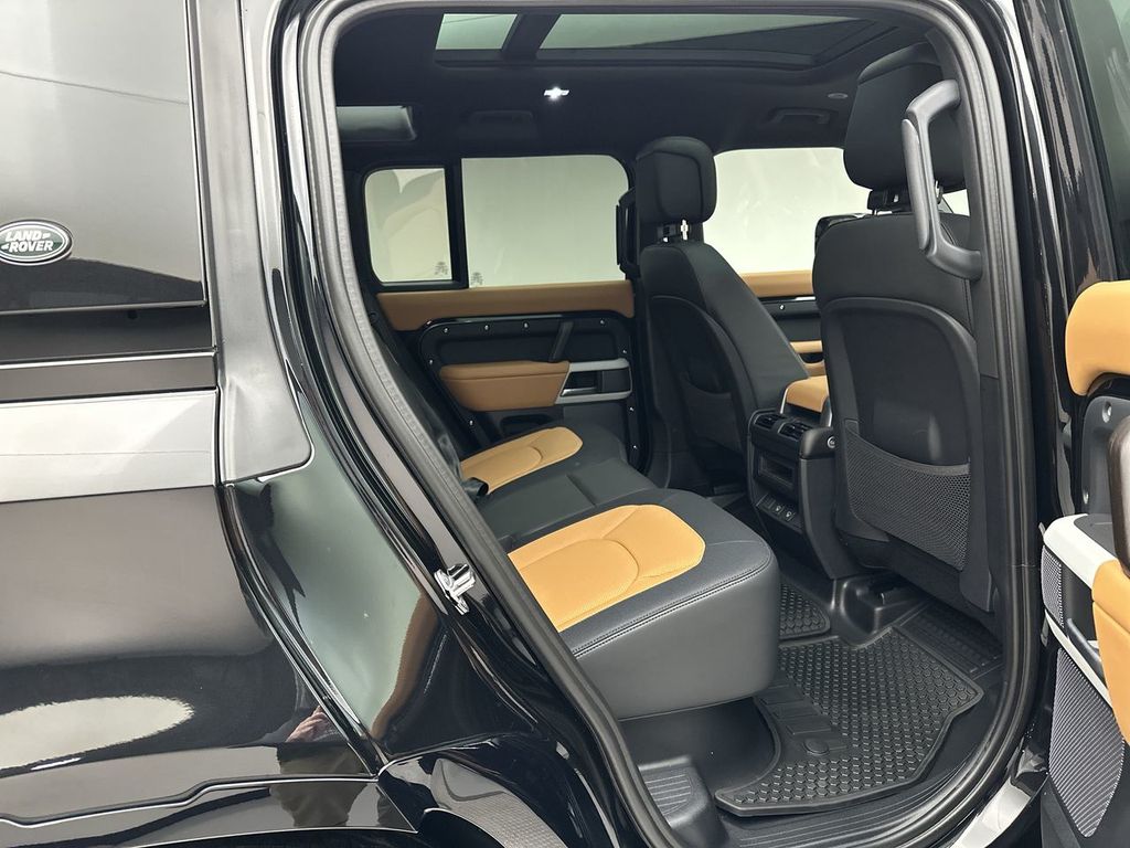 2024 Land Rover Defender 110 X-Dynamic SE photo 11