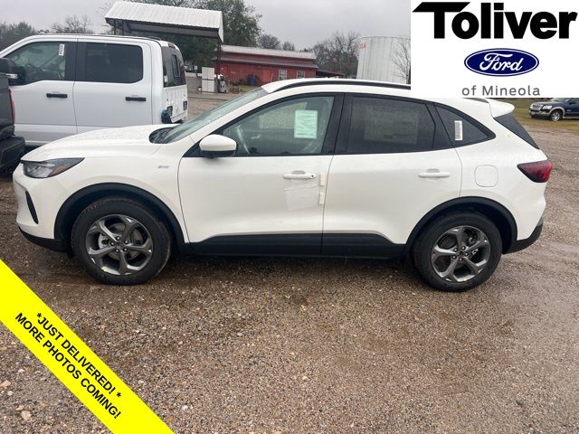 2026 Ford Escape ST-Line Select's photo