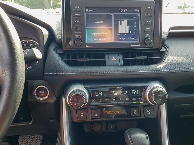 2022 Toyota RAV4 XLE photo 11