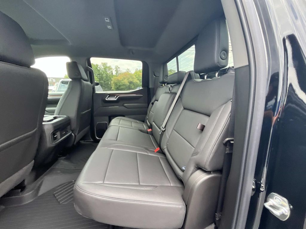 2026 Chevrolet Silverado 1500 RST photo 11