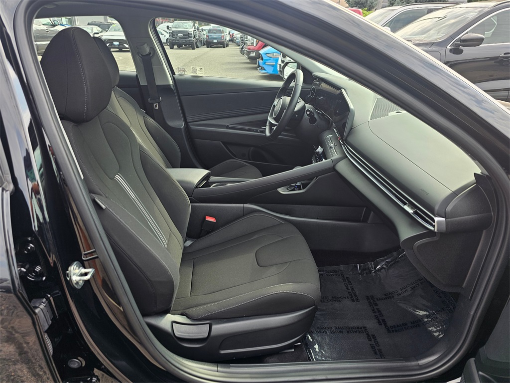 2024 Hyundai Elantra SEL Convenience photo 10