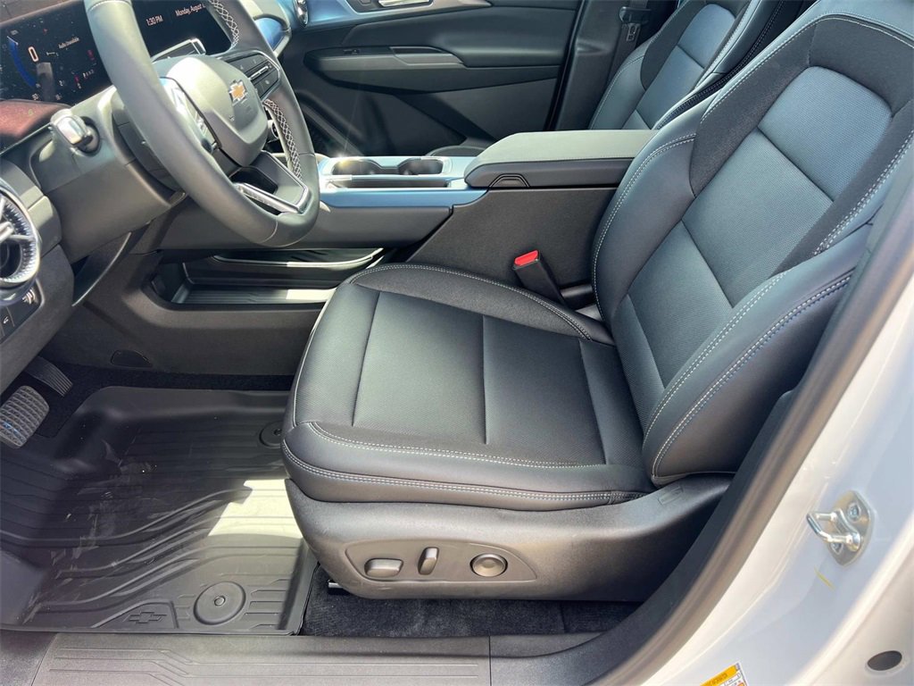 2025 Chevrolet Equinox EV 1LT photo 12