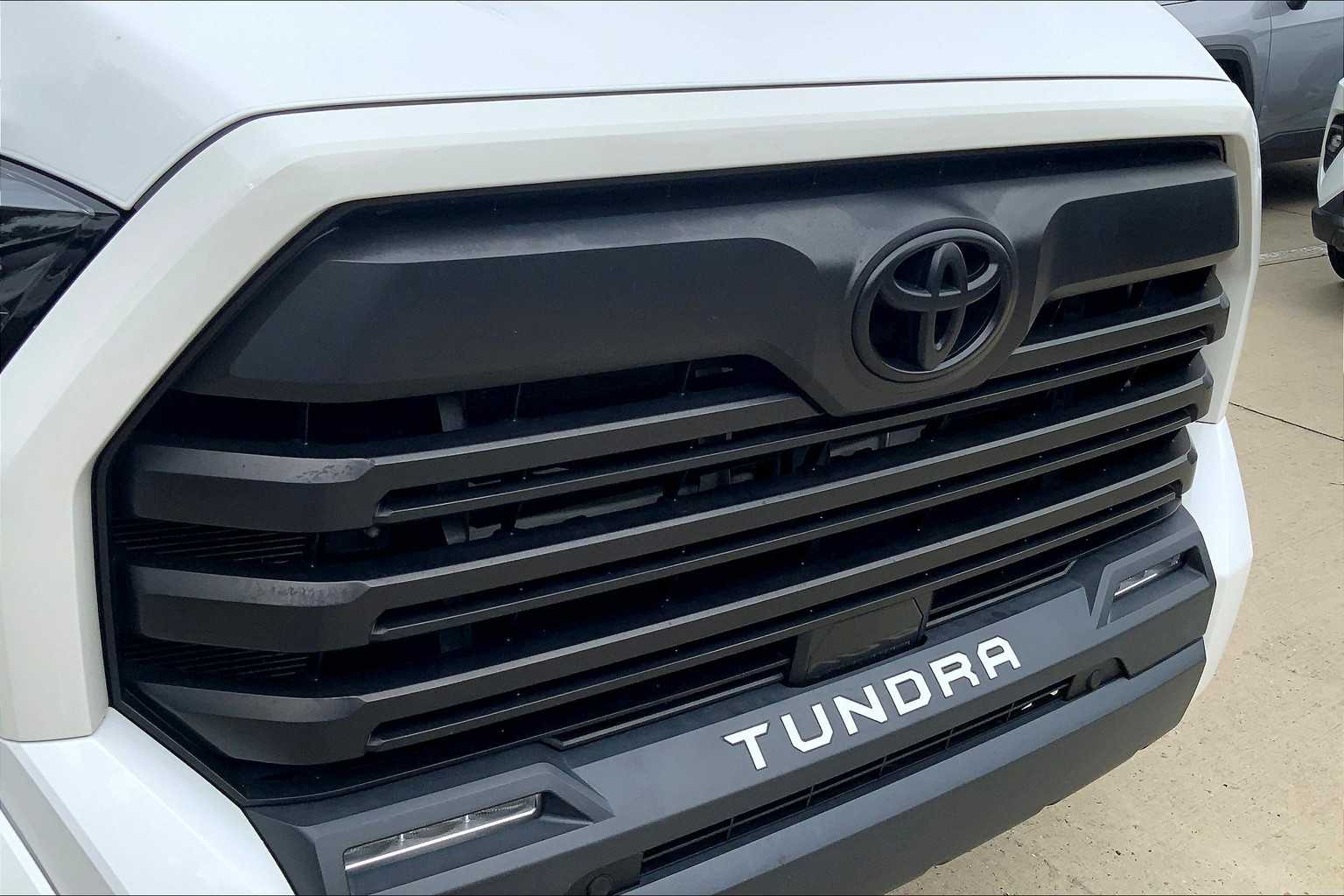 2022 Toyota Tundra SR5 CrewMax photo 28