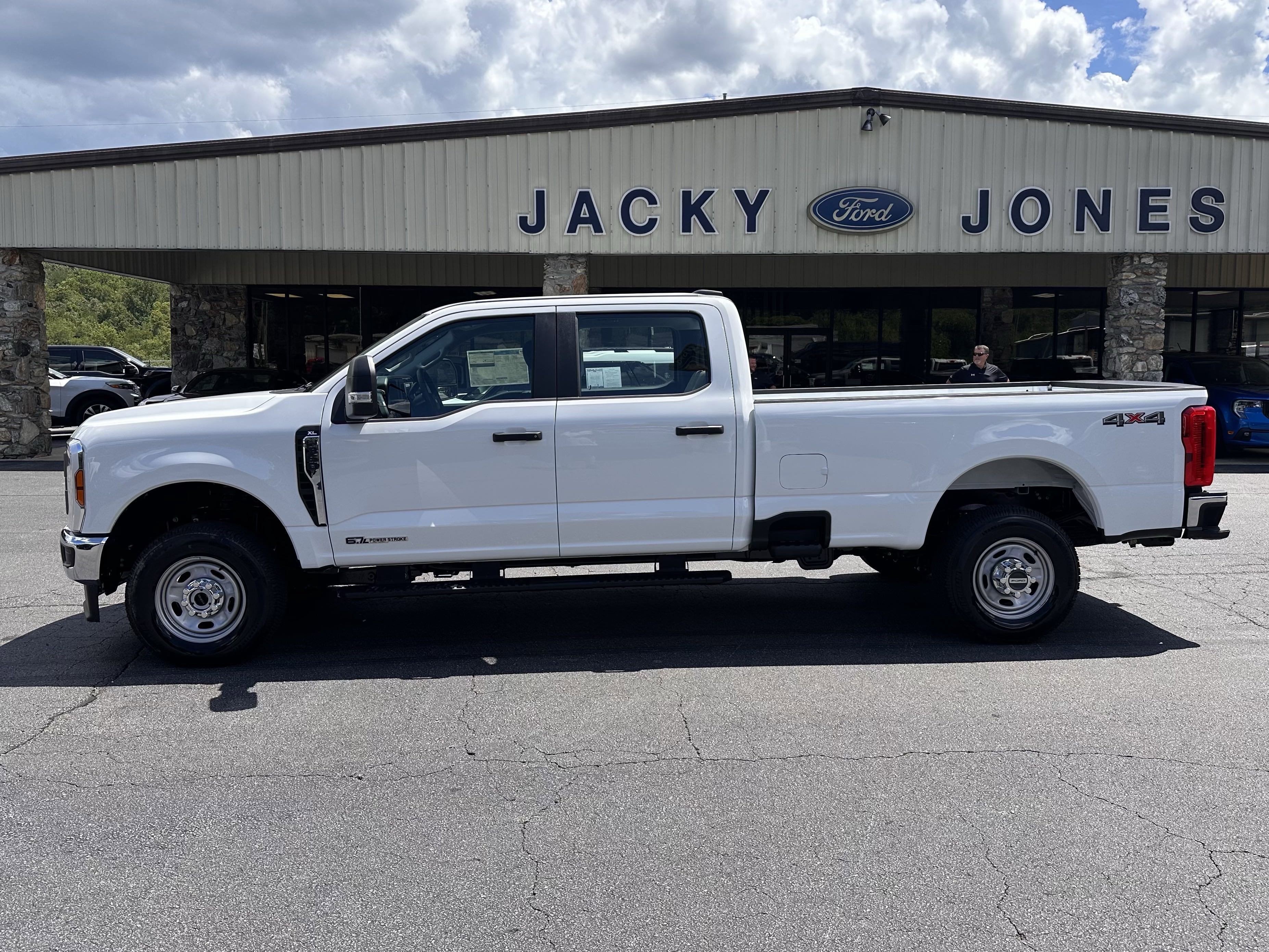 2025 Ford F-350 Super Duty XL's photo