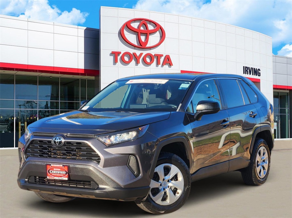 2022 Toyota RAV4 LE's photo