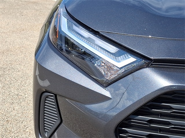 2025 Toyota RAV4 XLE photo 7