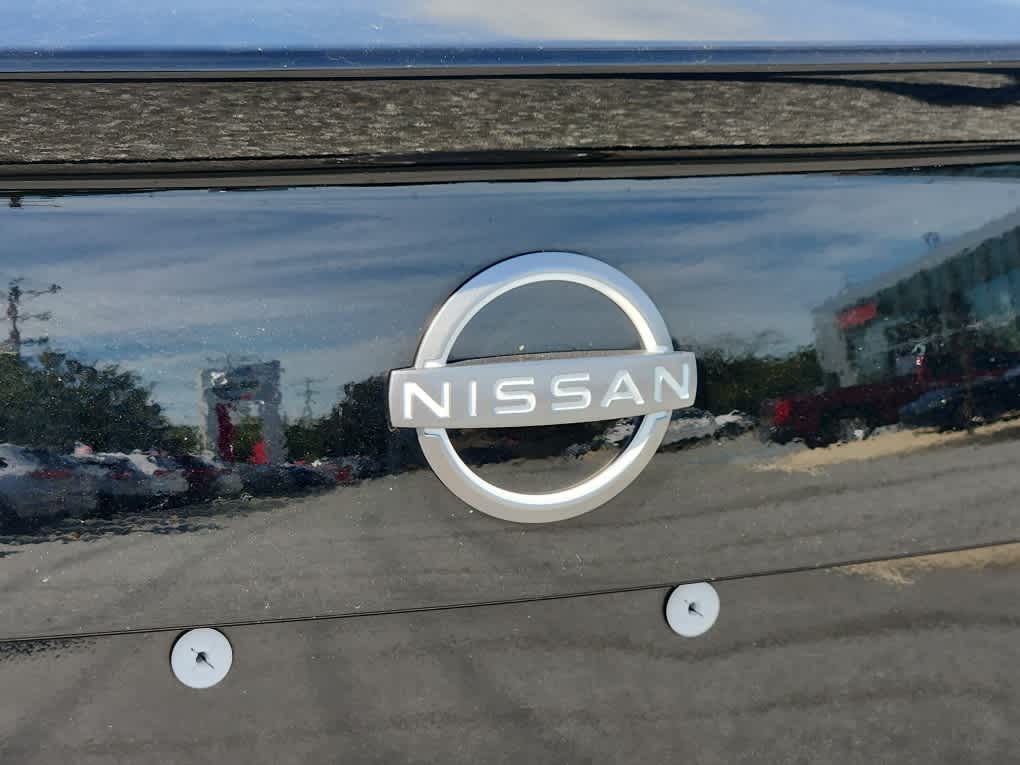 2025 Nissan Versa SR photo 16