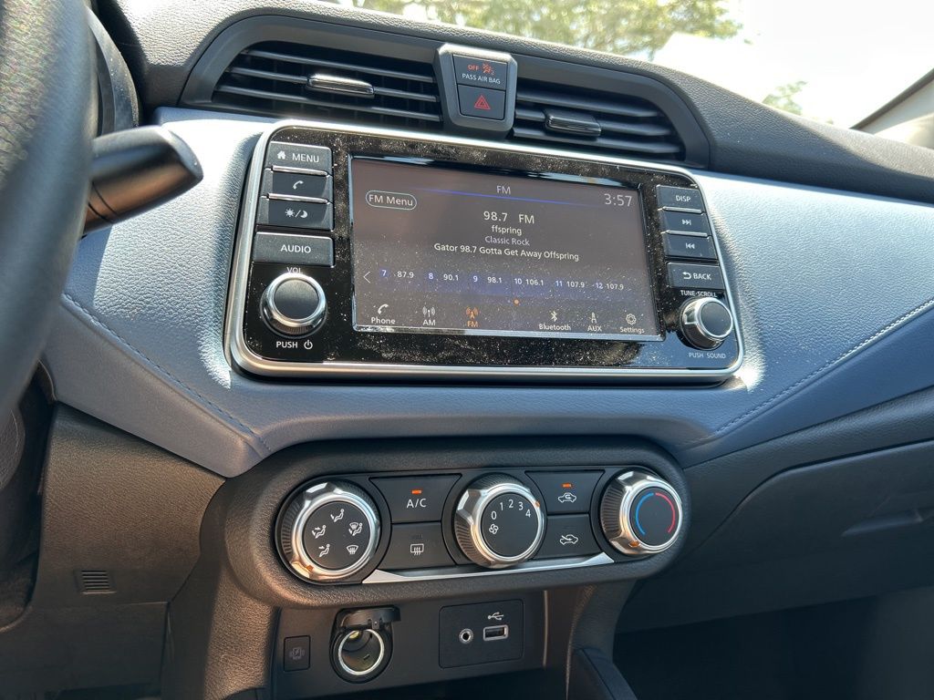 2025 Nissan Versa SV photo 22