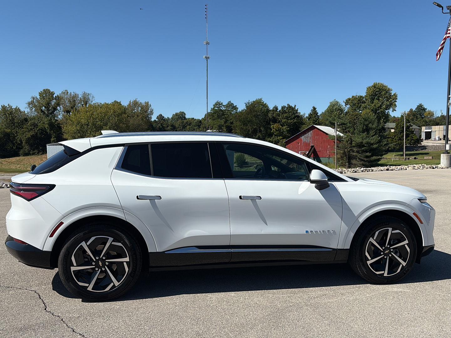 2024 Chevrolet Equinox EV 1LT photo 3