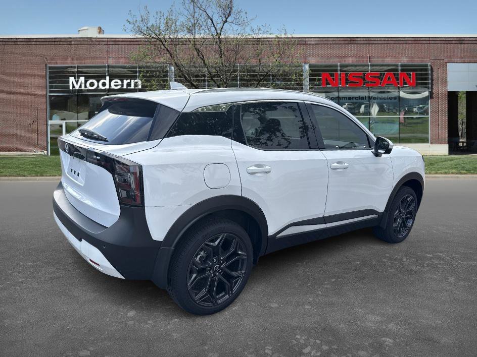 2025 Nissan Kicks SR photo 3