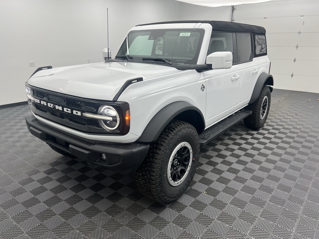 2024 Ford Bronco Outer Banks photo 3
