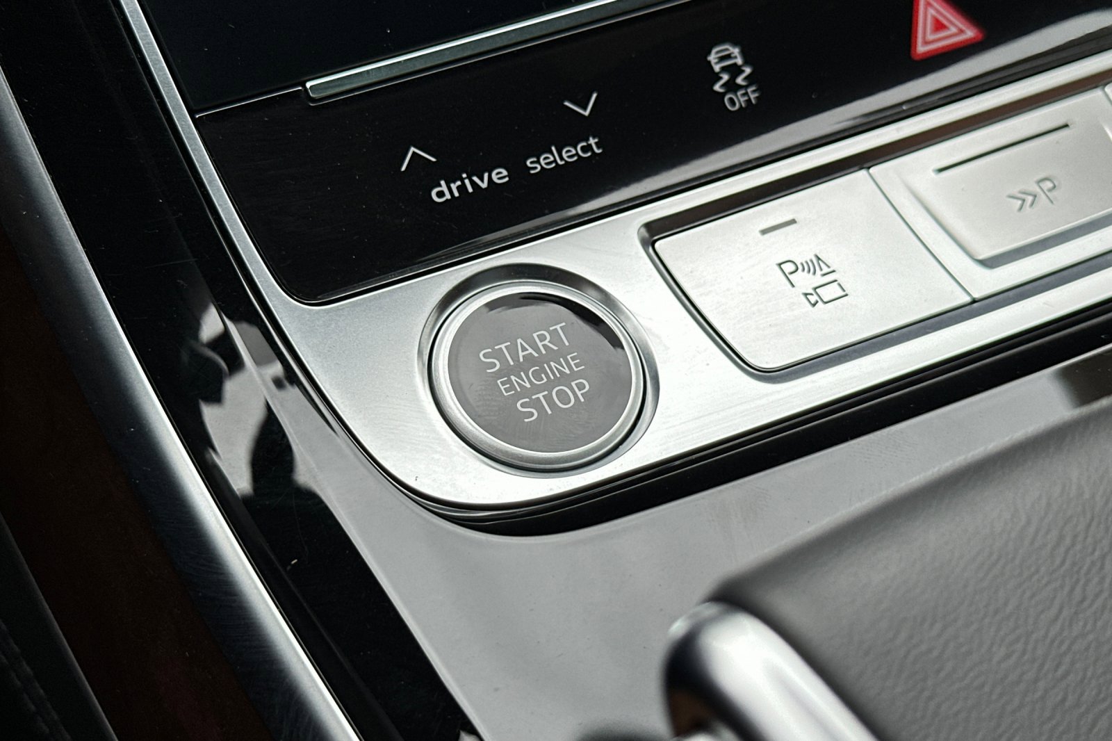 2024 Audi A8 L 55 TFSI Quattro photo 29