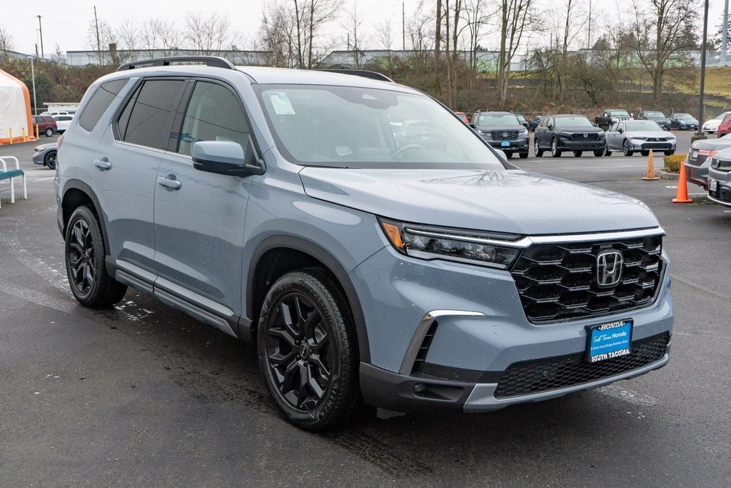 2025 Honda Pilot Touring photo 2