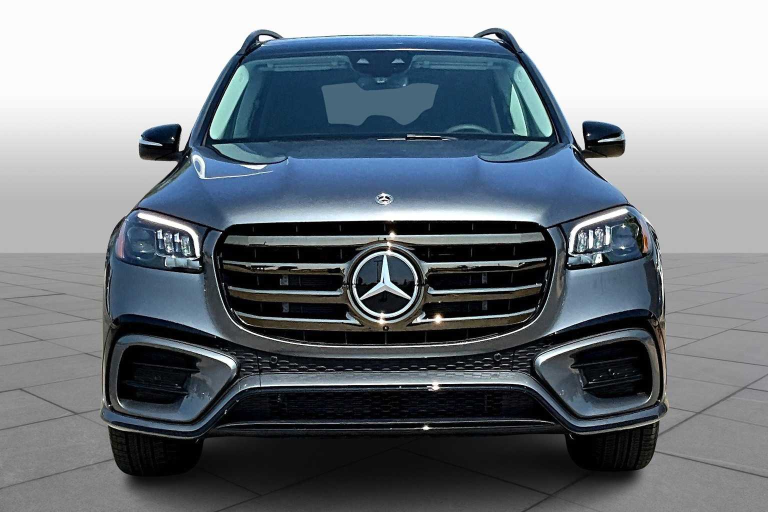 2026 Mercedes Benz GLS 450 4MATIC photo 2