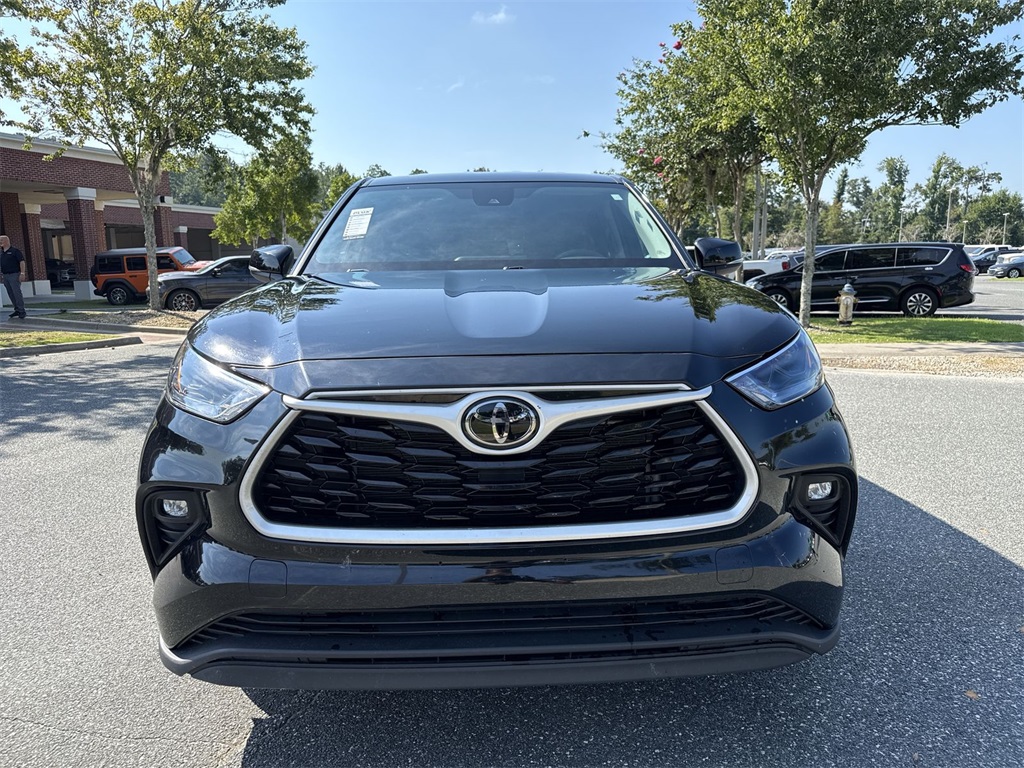 2024 Toyota Highlander LE photo 8