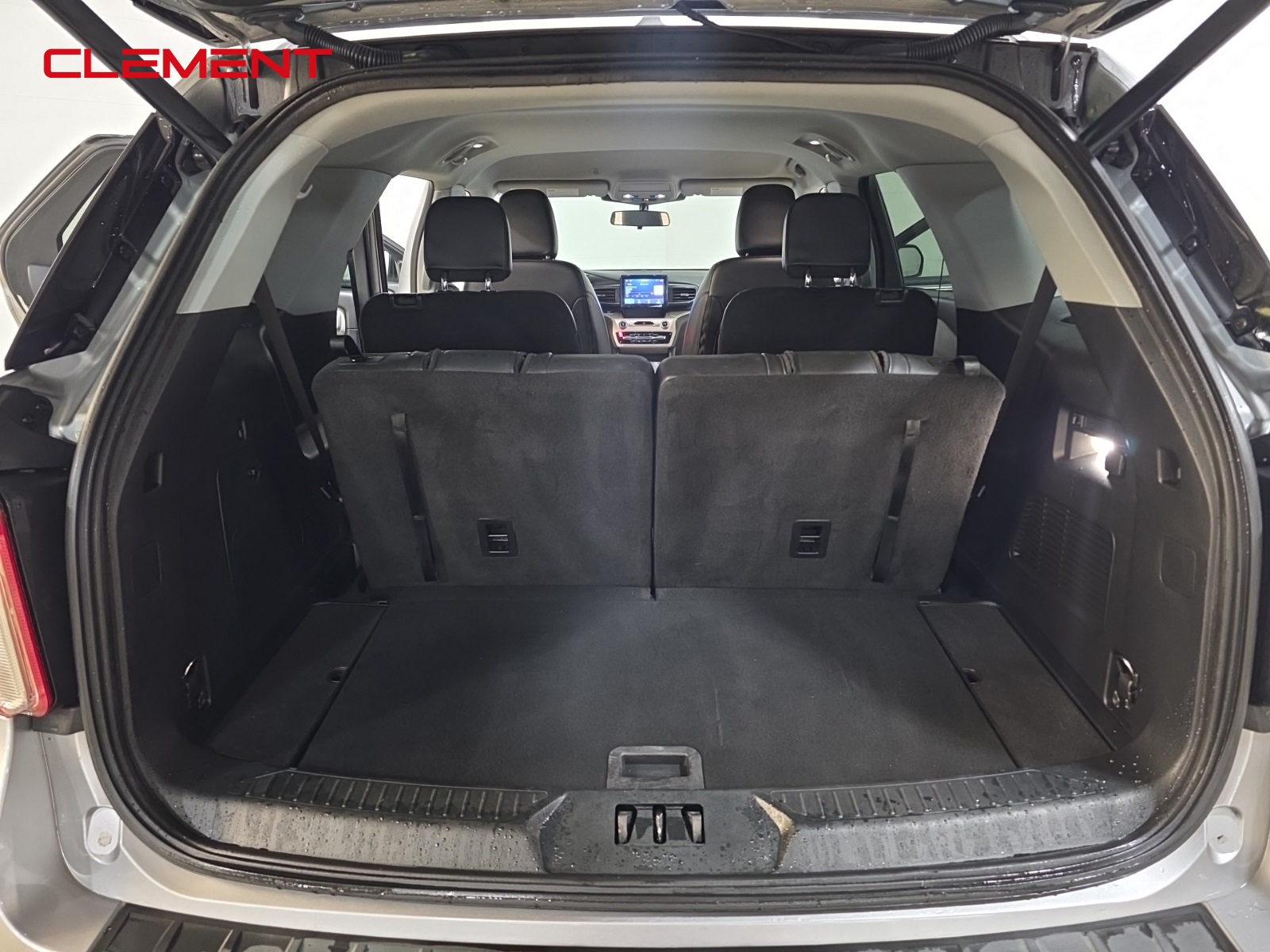 2022 Ford Explorer XLT photo 3