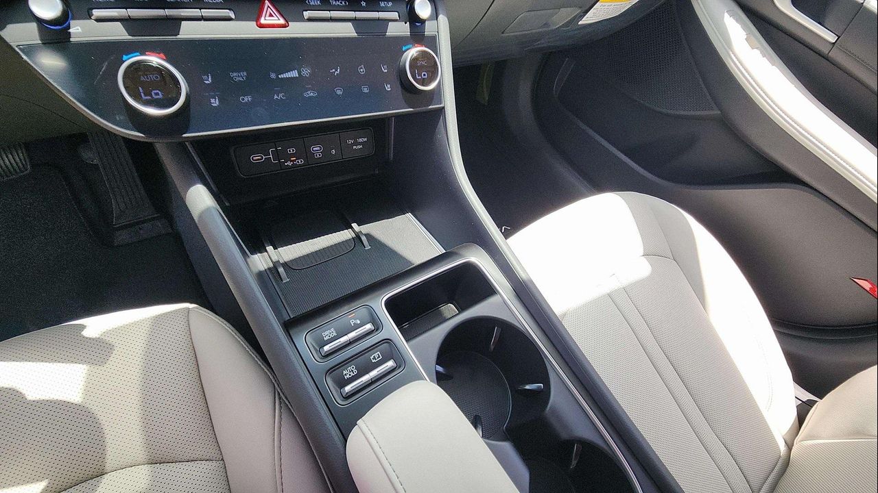 2025 Hyundai Sonata Hybrid Limited photo 13