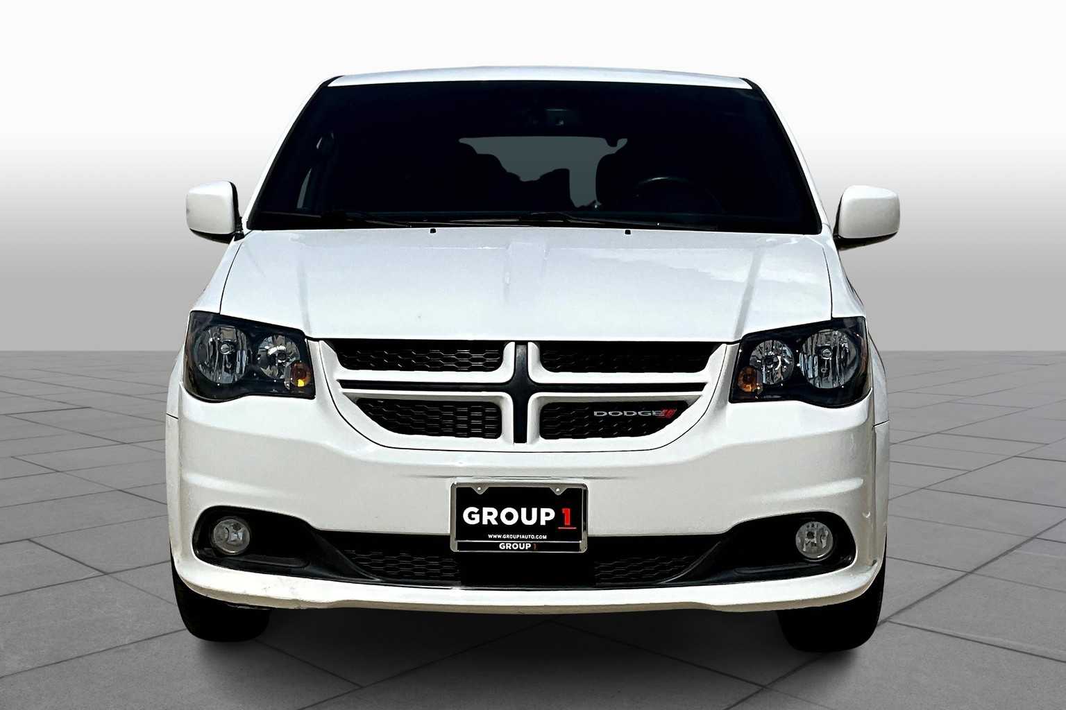 2017 Dodge Grand Caravan GT photo 3