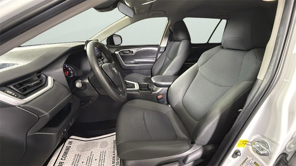 2022 Toyota RAV4 LE photo 15