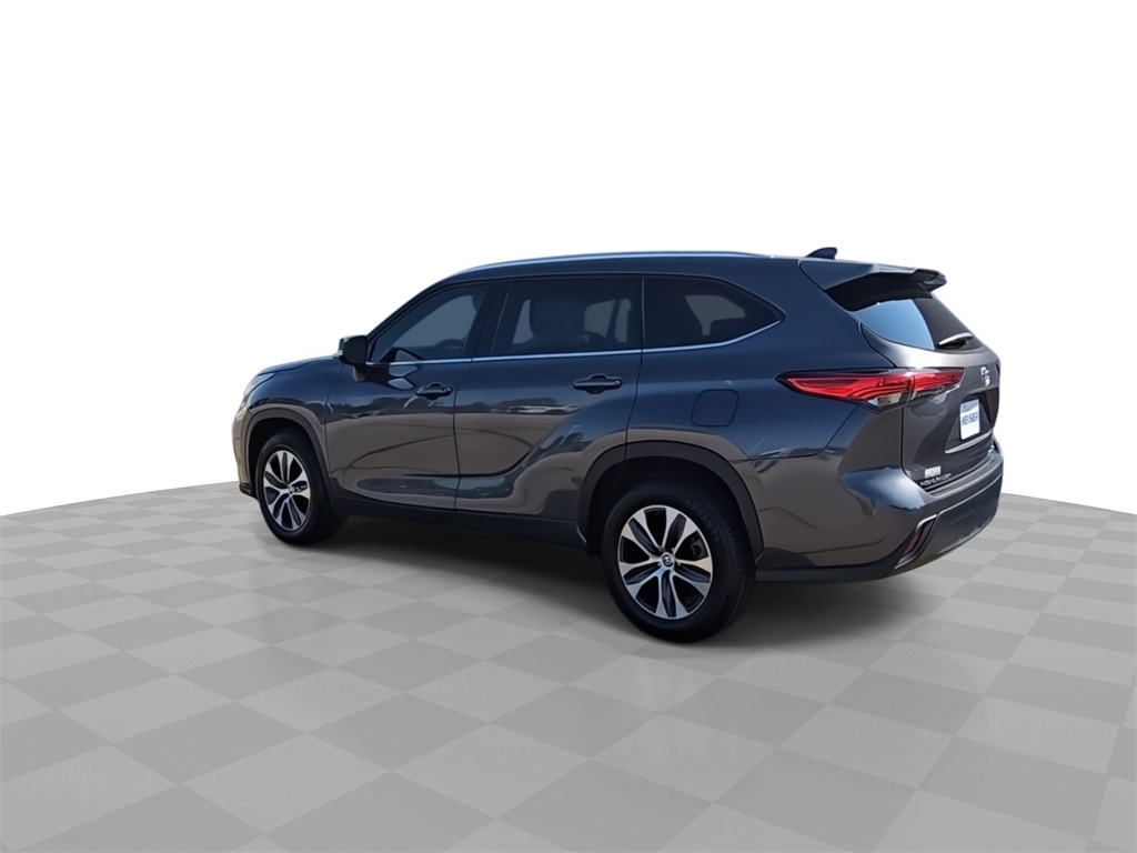 2020 Toyota Highlander XLE photo 2